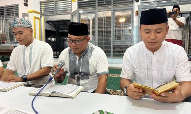Petugas dan Warga Binaan Lapas Bojonegoro Laksanakan Tarawih dan Tadarus Bersama